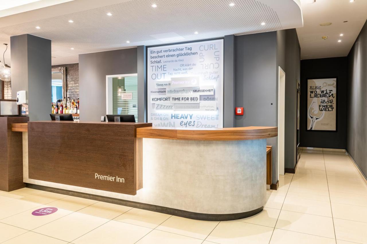 Premier Inn Frankfurt City Centre Frankfurt am Main Exteriör bild